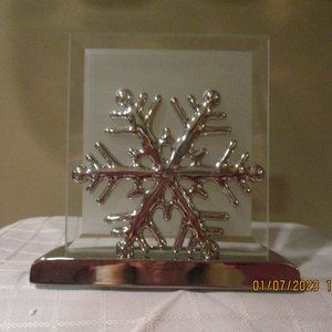 KIRKLAND TEALIGHT CANDLE HOLDER VERY PRETTY METALLIC SNOWFLAKE NEW
